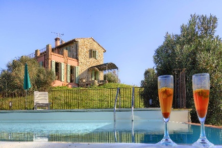 Foto Rustico a Santa Luce Centro di 392 m² con 14 locali in vendita
