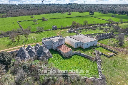Foto Rustico in Località Marrasco SNC, Noci di 800 m² con 30 locali