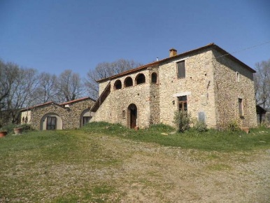 Foto Rustico in S.R. 68, Montecatini Val di Cecina di 850 m² con 10 locali