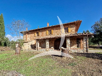 Foto Rustico a Asciano Centro di 731 m² con 12 locali in vendita