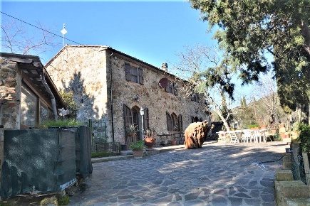 Foto Rustico a Castelnuovo di Val di Cecina Centro di 150 m² con 5 locali