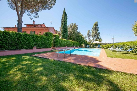 Foto Rustico a Fauglia Centro di 690 m² con 10 locali in vendita