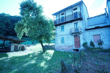 Foto Rustico in Via Coloredo 35, Gordona Coloredo di 290 m² con 5 locali