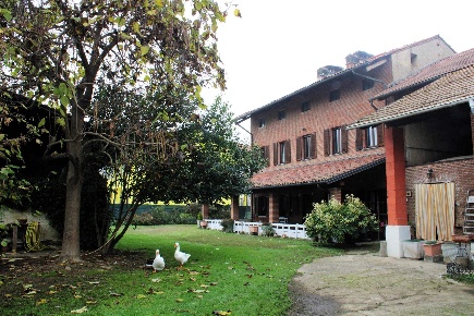 Foto Rustico in via Mera  8, Casanova Elvo di 320 m² con 8 locali