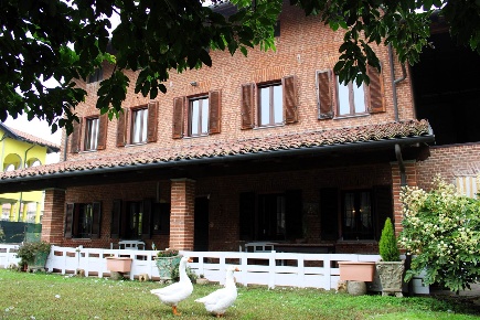 Foto Rustico in via Mera  8, Casanova Elvo di 320 m² con 8 locali