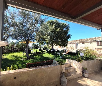 Foto Rustico a Ragusa di 745 m² con 9 locali in vendita