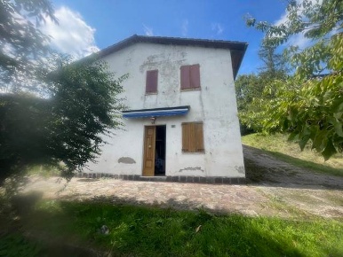 Foto Rustico in Via le Lame 37, Castiglione dei Pepoli Centro di 98 m²