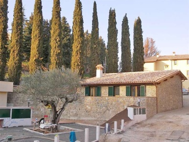 Foto Rustico a Bucine Centro di 88 m² con 5 locali in vendita