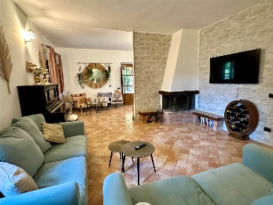Foto Rustico a Volterra di 176 m² con 6 locali in vendita