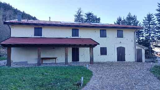 Foto Rustico in Via delle Macchie  4, Castiglione dei Pepoli di 324 m²