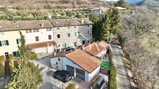Foto Rustico in Via Crivellin, Affi Centro di 302 m² con 6 locali