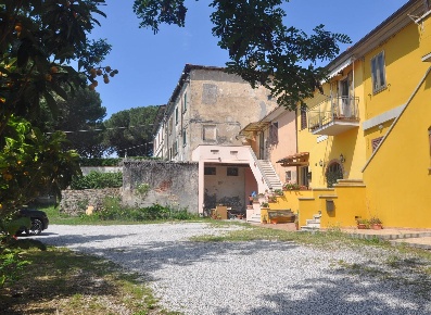 Foto Rustico in Via Matassina, Castellina Marittima di 200 m² con 7 locali