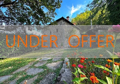 Foto Rustico in Via dei Colli 4, Piazza al Serchio di 220 m² con 8 locali