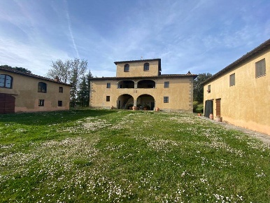 Foto Rustico a Laterina Pergine Valdarno di 1140 m² con 12 locali
