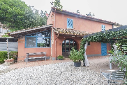 Foto Rustico a Riparbella di 300 m² con 14 locali in vendita
