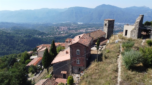 Foto Rustico in Via del Saltello 1, Barga di 180 m² con 8 locali in vendita