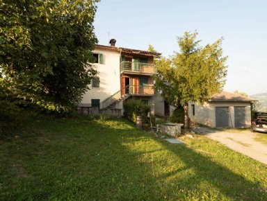 Foto Rustico a Montefiorino di 225 m² con 11 locali in vendita