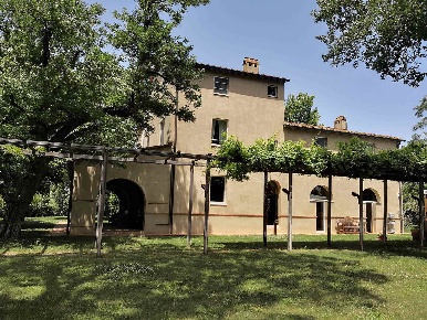 Foto Rustico a Scarlino Centro di 480 m² con 20 locali in vendita
