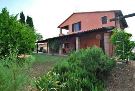 Foto Rustico a Cinigiano Centro di 400 m² con 13 locali in vendita