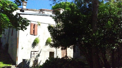Foto Rustico a Agazzano Centro di 250 m² con 15 locali in vendita