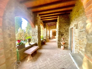 Foto Rustico a Reggello di 370 m² con 14 locali in vendita
