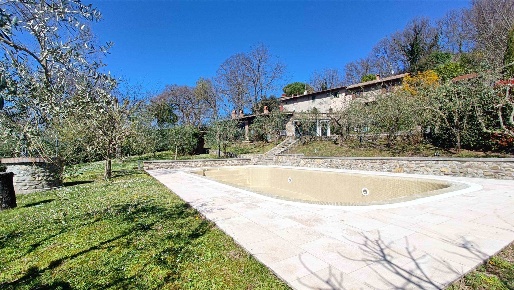 Foto Rustico a Vicchio Centro di 100 m² con 4 locali in vendita