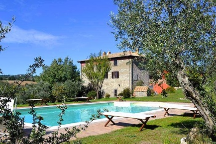 Foto Rustico a Montefiascone Centro di 900 m² con 15 locali in vendita