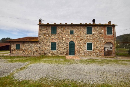 Foto Rustico a Gavorrano di 450 m² con 15 locali in vendita