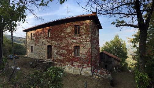 Foto Rustico a Montefiorino di 295 m² con 10 locali in vendita