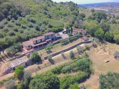 Foto Rustico a Massa Marittima Centro di 565 m² con 12 locali in vendita