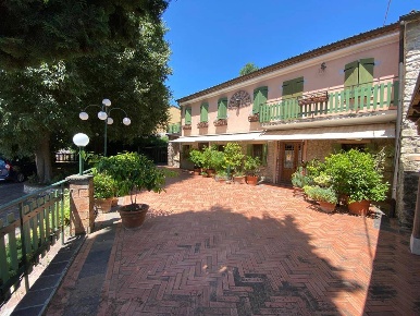 Foto Rustico a Cinto Euganeo Valnogaredo di 320 m² con 7 locali in vendita