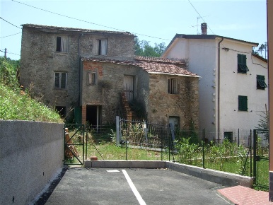 Foto Rustico a Riccò del Golfo di Spezia di 120 m² con 6 locali in vendita