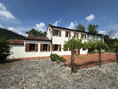Foto Rustico in via san bortolomeo 58, Abano Terme Centro di 300 m²
