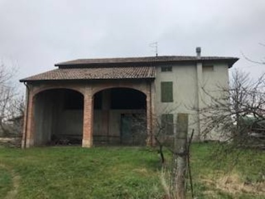 Foto Rustico a Busseto di 350 m² con 7 locali in vendita