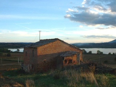 Foto Rustico a Castiglione del Lago Gioiella di 315 m² con 10 locali