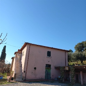 Foto Rustico in strada provinciale macchiascndona, di 300 m² con 10 locali