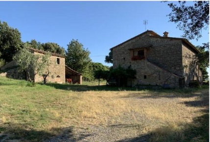 Foto Rustico a Roccastrada Centro di 438 m² con 9 locali in vendita