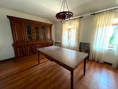 Foto Rustico a Pomarance di 422 m² con 7 locali in vendita