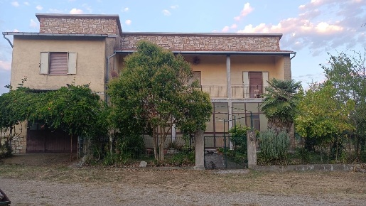 Foto Rustico a Pitigliano Centro di 344 m² con 8 locali in vendita