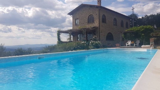 Foto Rustico a Cinigiano di 350 m² con 7 locali in vendita