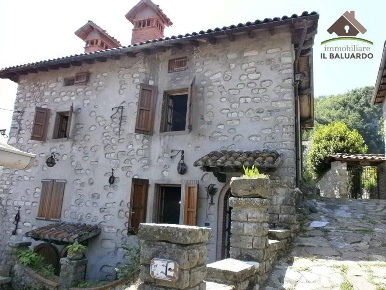 Foto Rustico a Borgo a Mozzano di 160 m² con 5 locali in vendita