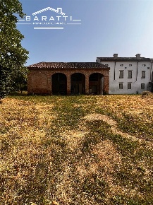 Foto Rustico a Luzzara Bacchiellino di 360 m² con 10 locali in vendita