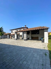 Foto Rustico a Borghetto Lodigiano Centro di 180 m² con 5 locali in vendita