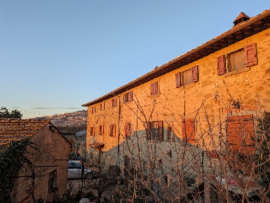 Foto Rustico a Cortona Ossaia di 390 m² con 8 locali in vendita
