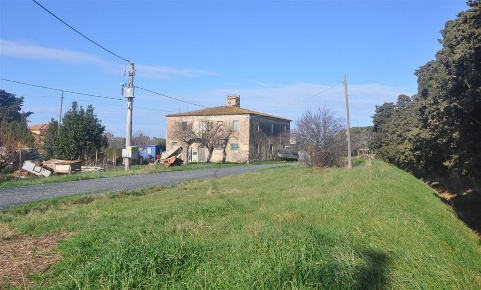 Foto Rustico in via Cavalleggeri, Rosignano Marittimo Mazzanta di 420 m²