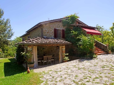 Foto Rustico a Bucine Pietraviva di 280 m² con 13 locali in vendita