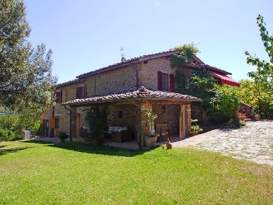 Foto Rustico a Bucine Pietraviva di 280 m² con 13 locali in vendita