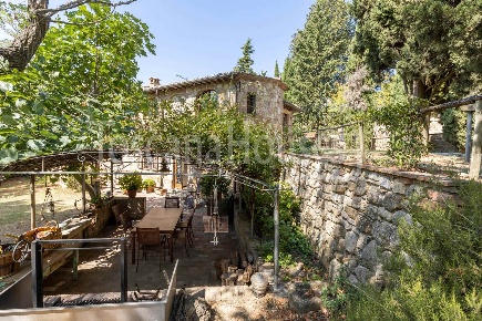 Foto Rustico a Montepulciano Centro di 400 m² con 9 locali in vendita