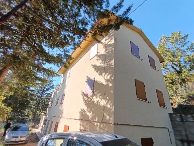 Foto Rustico a San Severino Marche di 186 m² con 7 locali in vendita