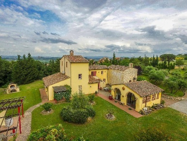 Foto Rustico a Casciana Terme Lari Lari di 345 m² con 10 locali in vendita